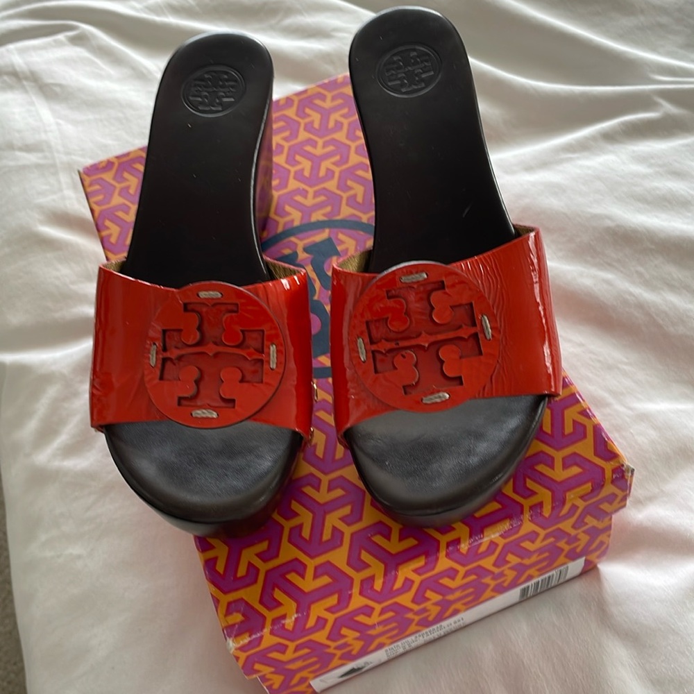 Beautiful Tory Burch platform slide